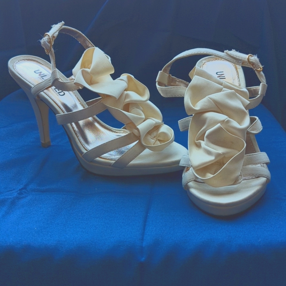 Kenneth Cole White Heels